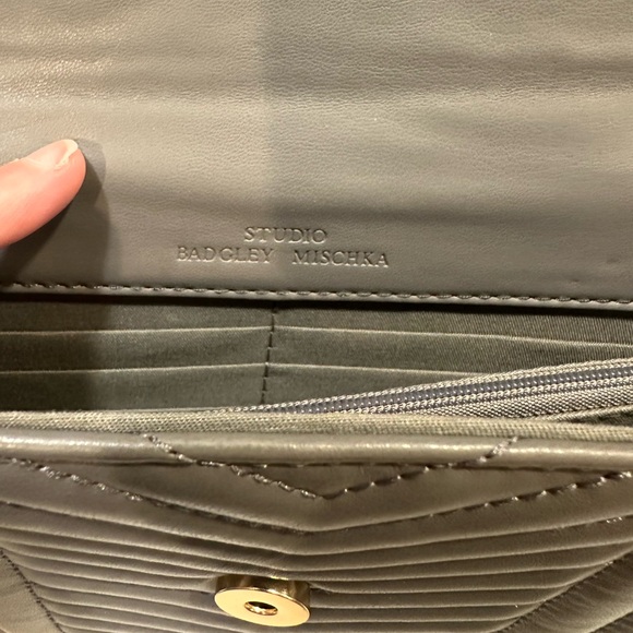 Badgley Mischka V Quilted Gray Crossbody Bag - Picture 8 of 9